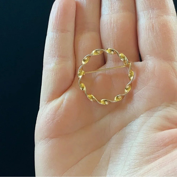 Gold Plated Small Twisted Hoop Brooch Pin - Picture 2 of 8